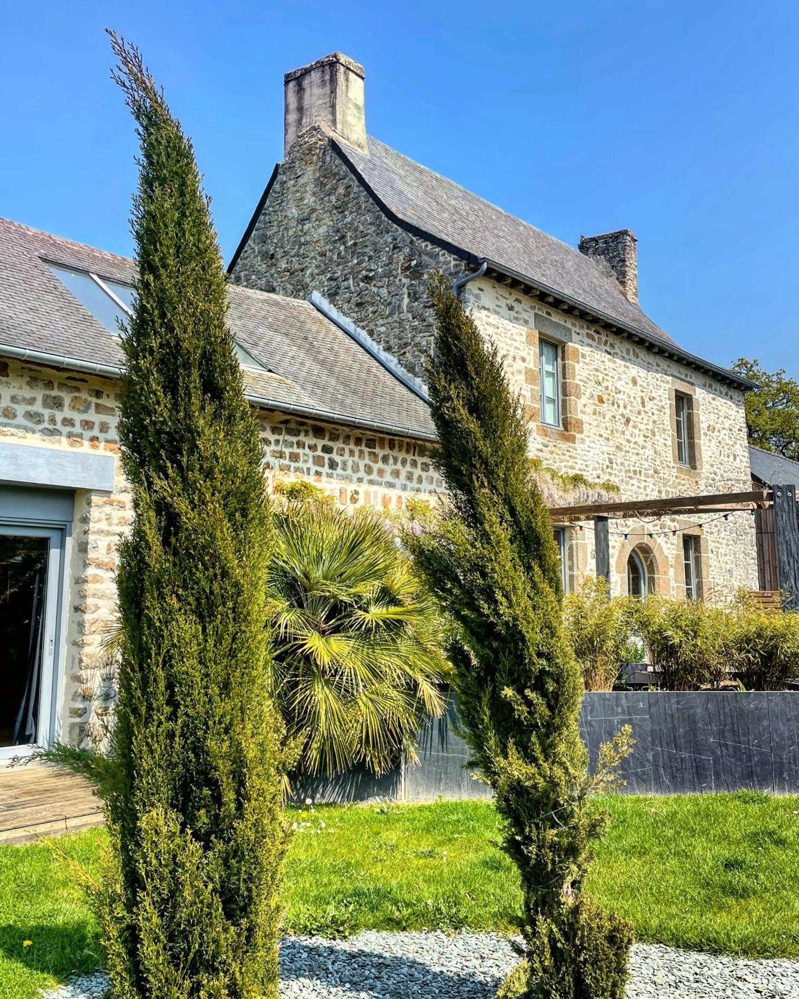 Manoir De La Nogrie - Chambre De Charme Avec Acces Privatif - Piscine Chauffee Sur Domaine 5 Etoiles Val-d'Ize Kültér fotó