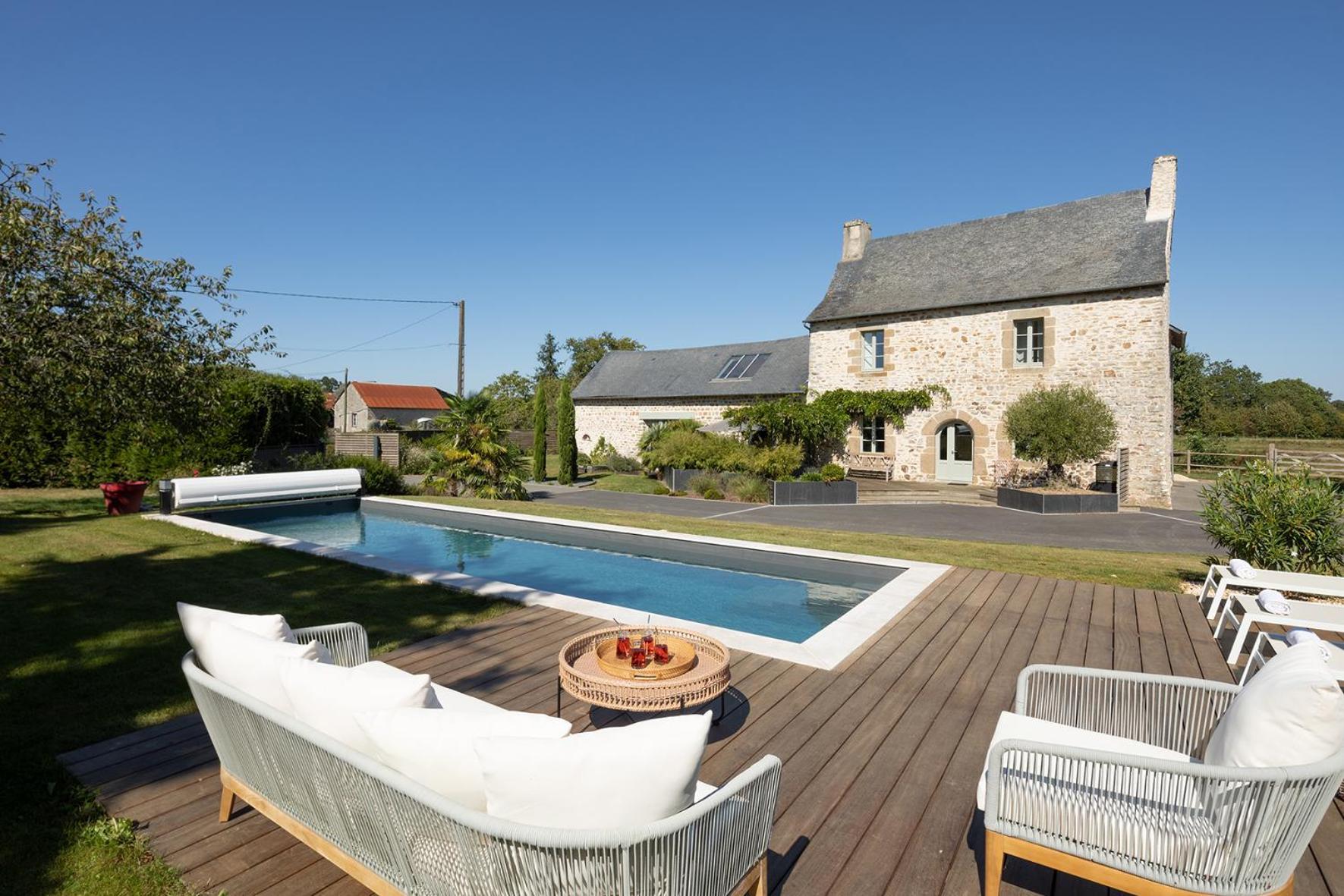 Manoir De La Nogrie - Chambre De Charme Avec Acces Privatif - Piscine Chauffee Sur Domaine 5 Etoiles Val-d'Ize Kültér fotó